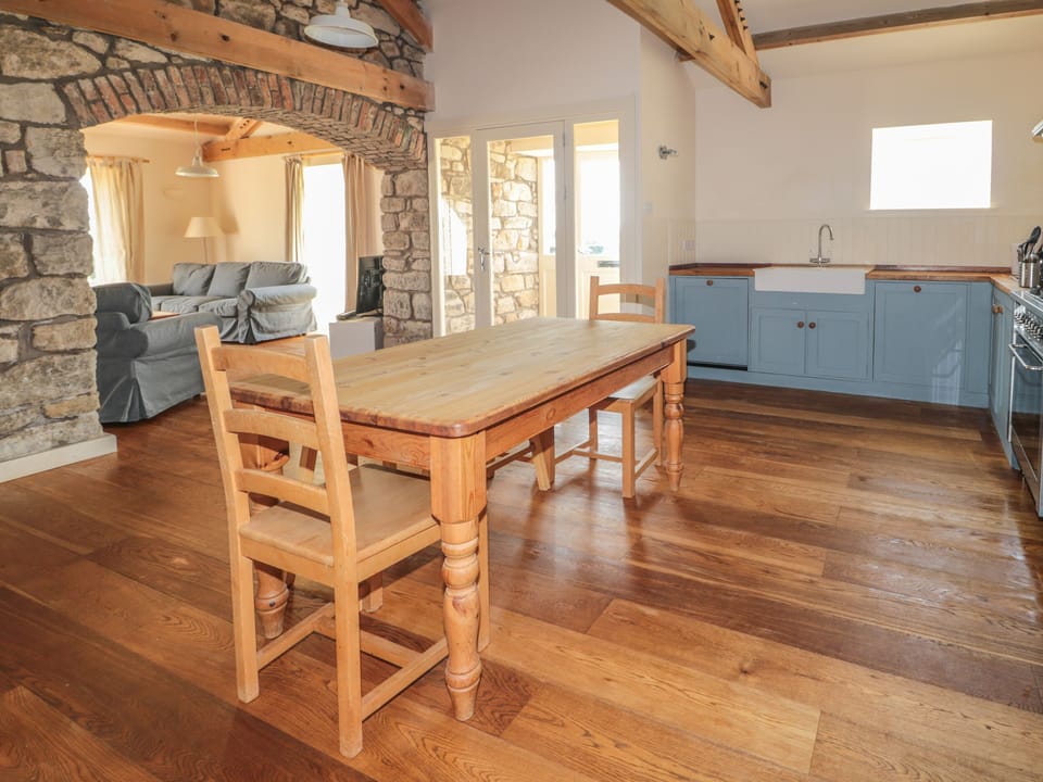 Cottage | Dining