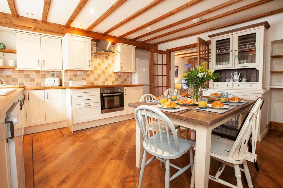 Cottage, Private Bathroom | Shared kitchen