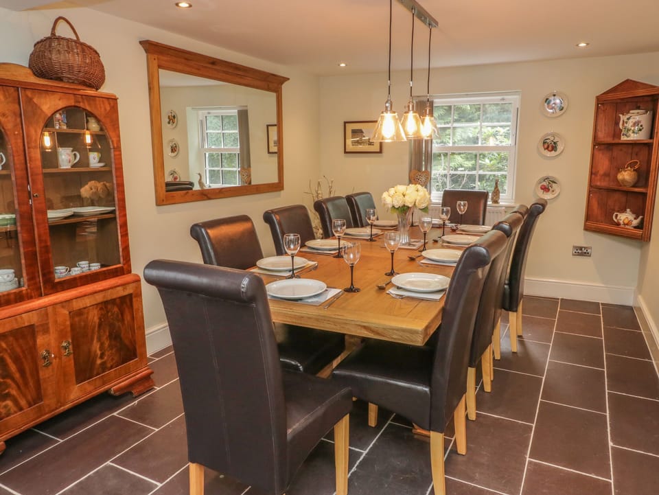 Cottage | Private kitchen | Dishwasher, electric kettle, toaster, cookware/dishes/utensils