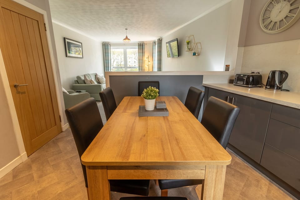 Cottage | Dining