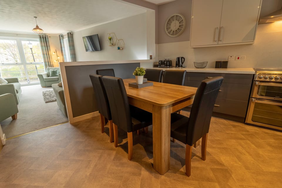 Cottage | Dining