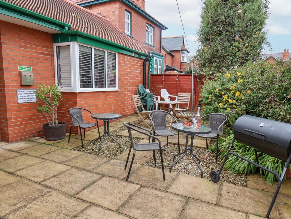Cottage | Property grounds
