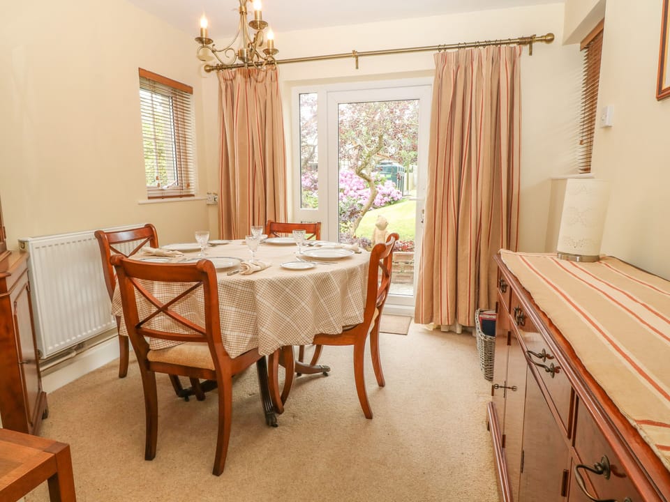 Cottage | Interior