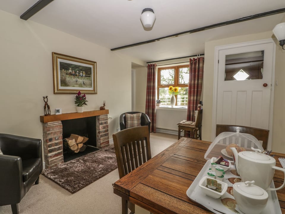 Cottage | Dining