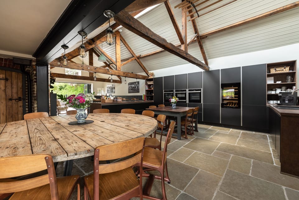 Cottage | Private kitchen | Microwave, dishwasher, electric kettle, cookware/dishes/utensils