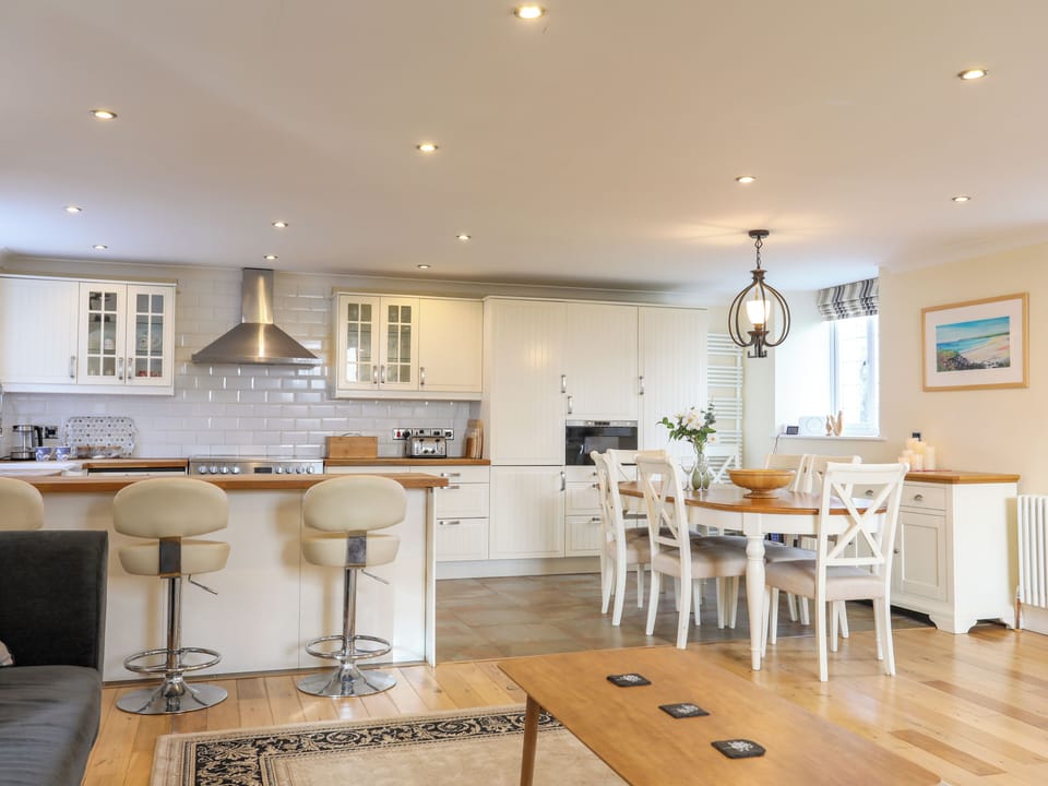 Cottage | Dining