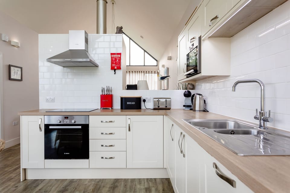 Microwave, dishwasher, electric kettle, toaster