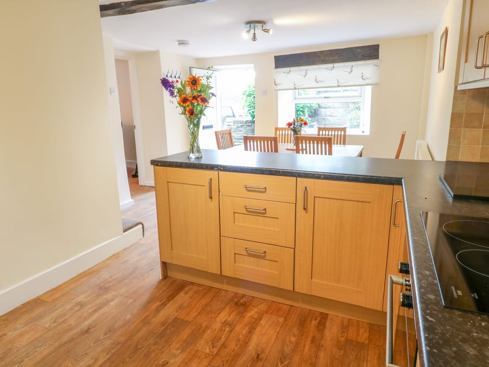 Cottage | Private kitchen | Microwave, dishwasher, electric kettle, toaster