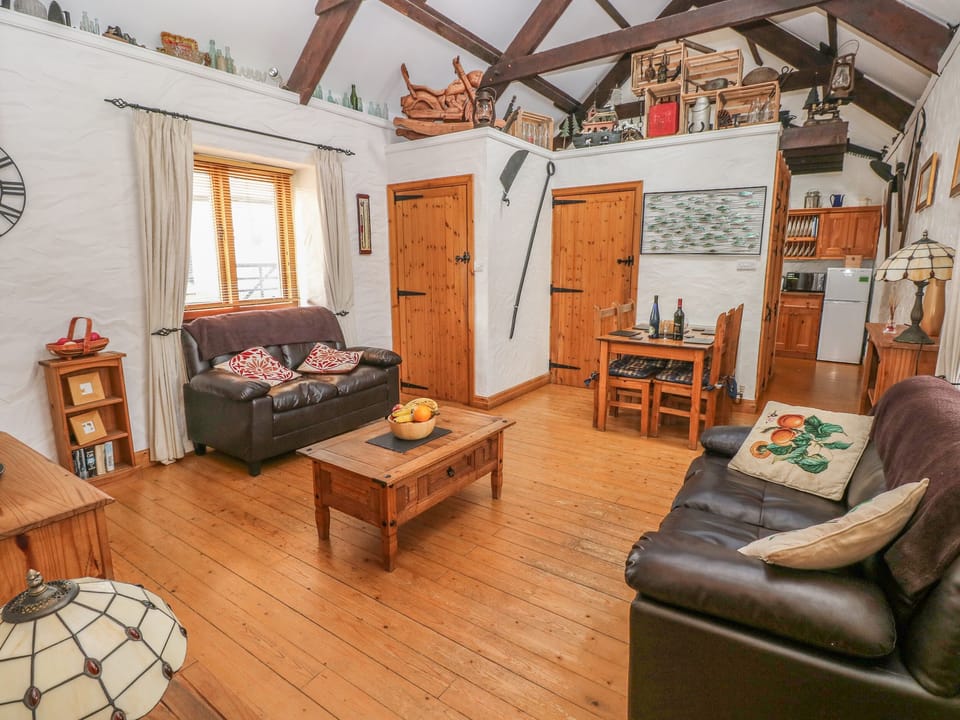 Cottage | Living area | TV