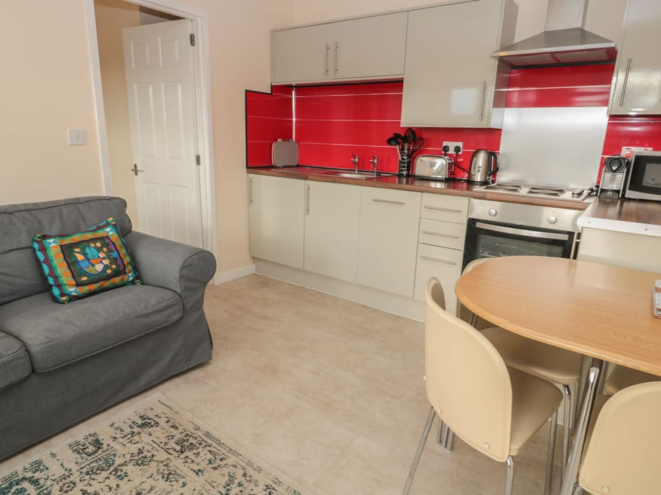 Cottage | Private kitchen | Fridge, dishwasher, electric kettle, cookware/dishes/utensils