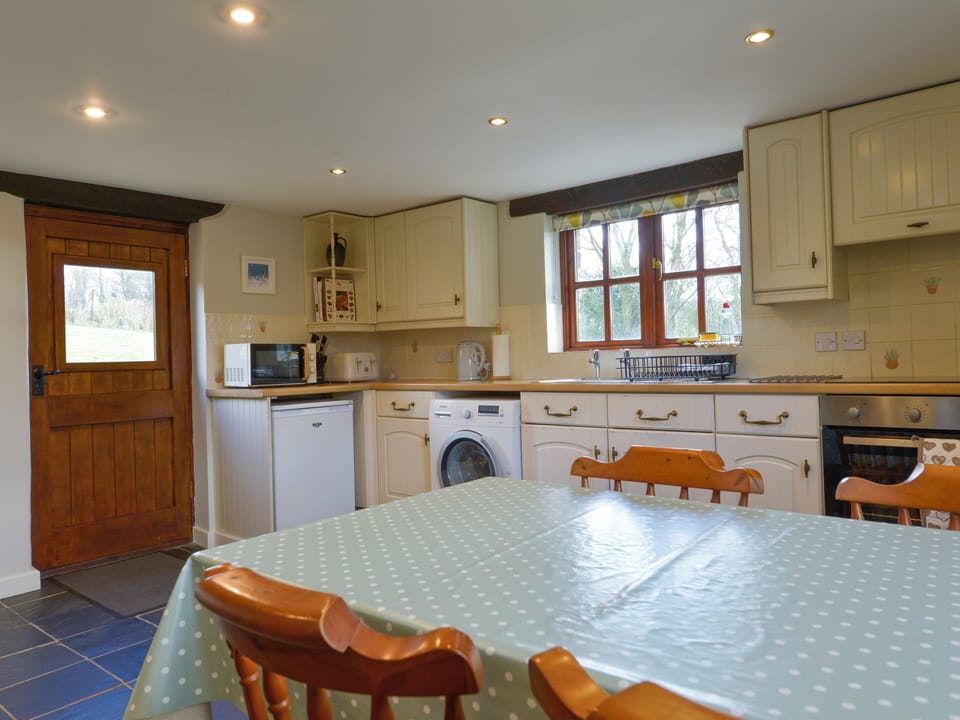 Cottage | Private kitchen | Cookware/dishes/utensils