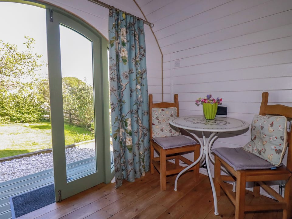 Cottage | Dining
