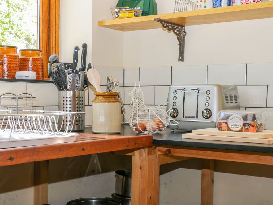Cottage | Private kitchen | Fridge, microwave, highchair, cookware/dishes/utensils