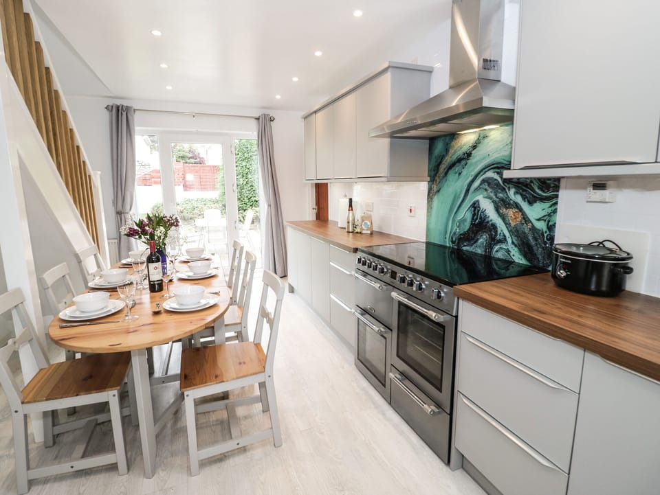 Cottage | Private kitchen | Cookware/dishes/utensils