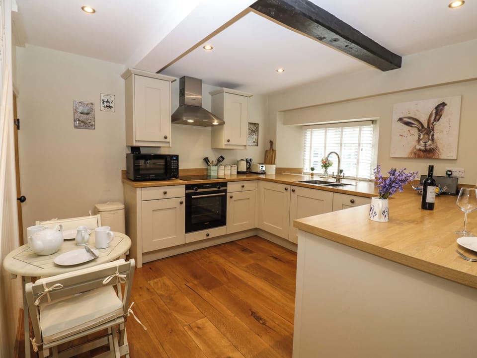 Cottage | Private kitchen | Fridge, microwave, dishwasher, electric kettle