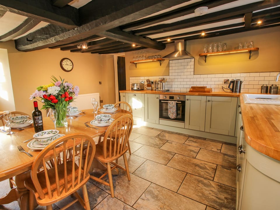 Cottage | Interior