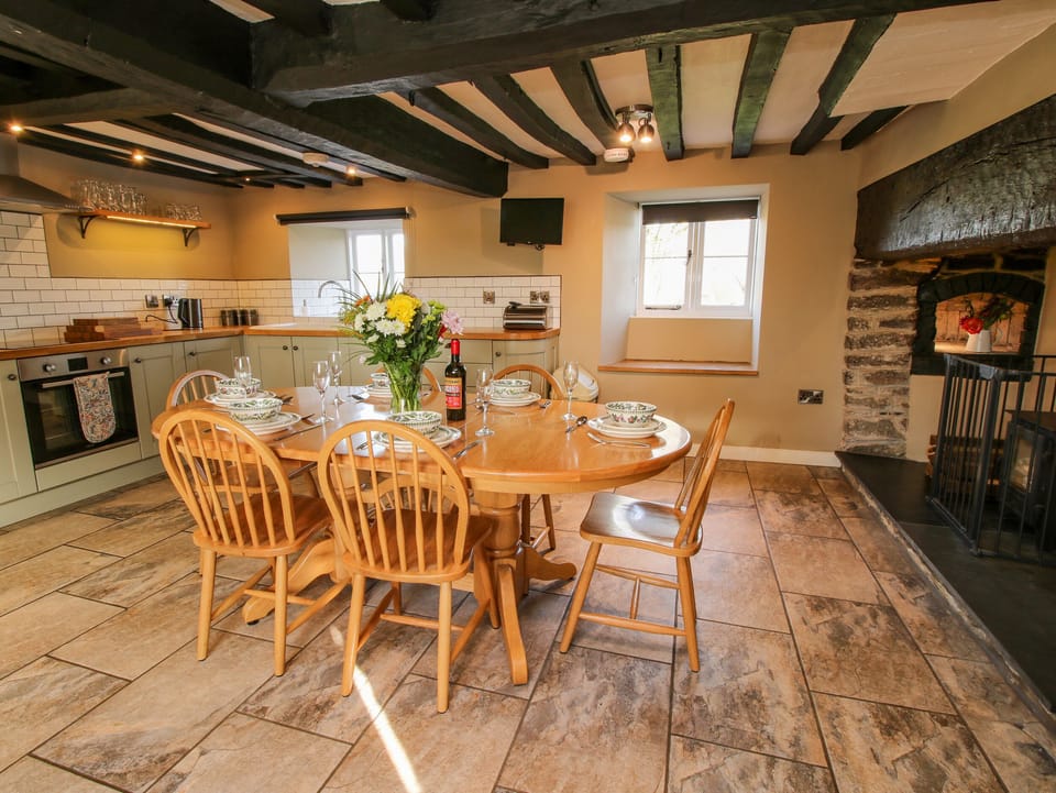 Cottage | Dining