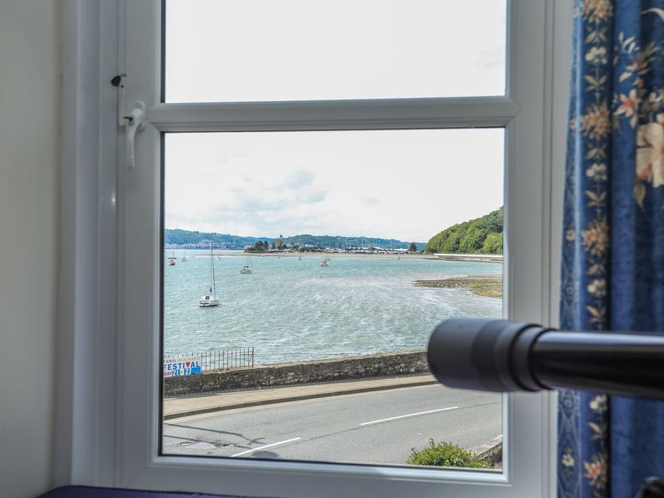 2 bedrooms, individually decorated, individually furnished, free WiFi