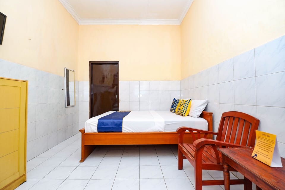 Economy Double Room | Bed sheets