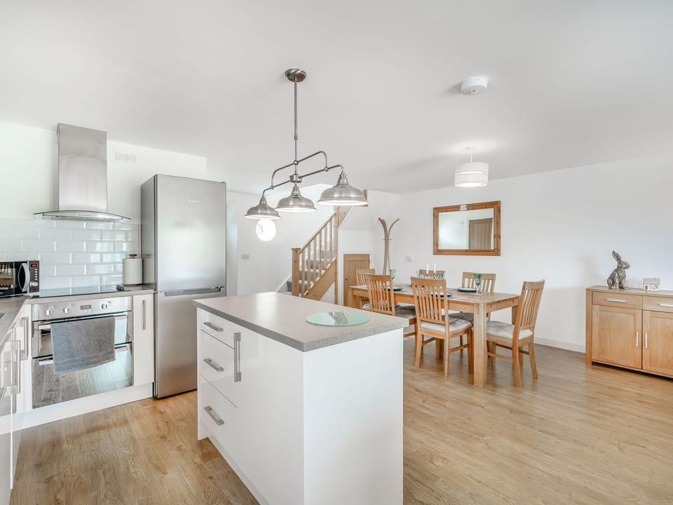 Cottage | Private kitchen | Fridge, microwave, stovetop, dishwasher