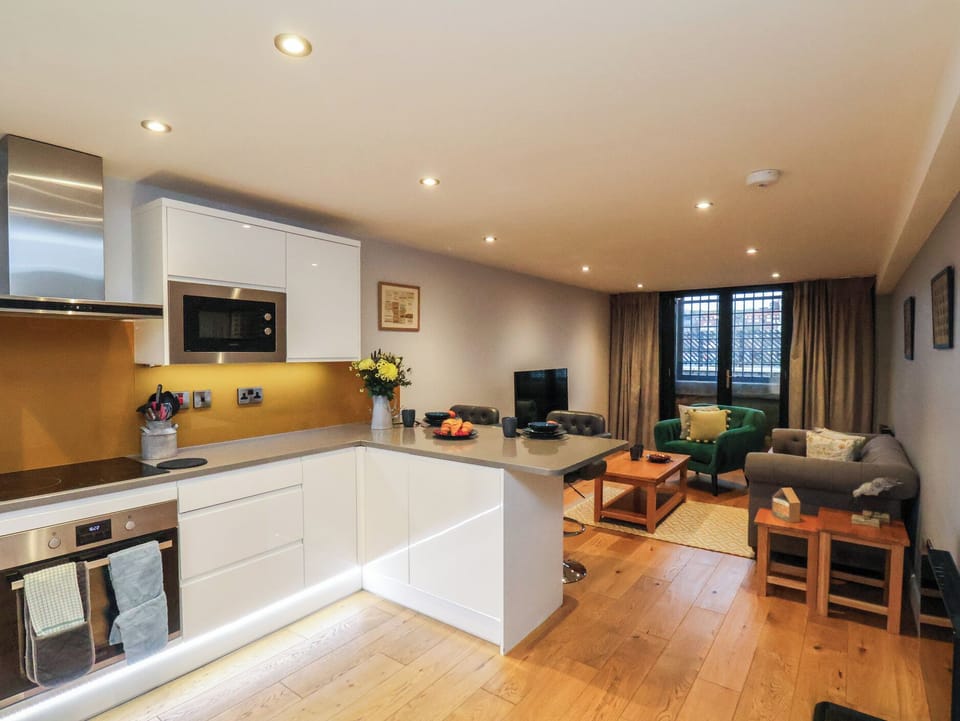 Cottage | Private kitchen | Fridge, microwave, dishwasher, highchair