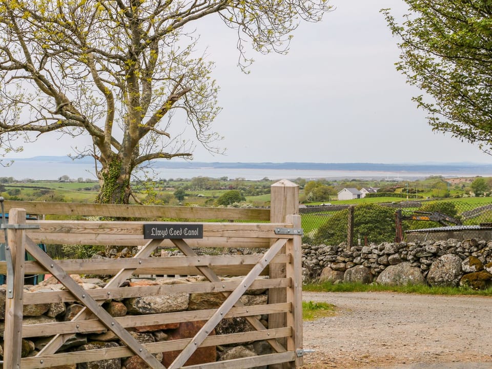 Llwyd Coed Canol Cottage in Clynnog
