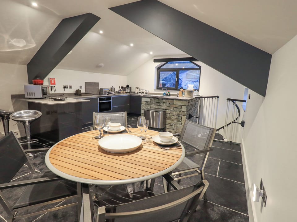 Cottage | Private kitchen | Fridge, microwave, stovetop, dishwasher