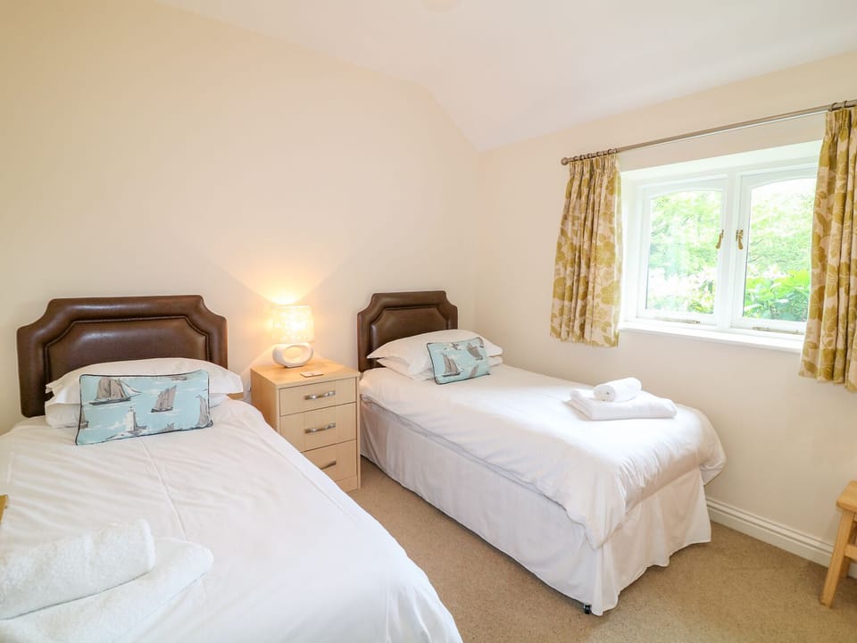 Cottage | 2 bedrooms, individually decorated, individually furnished, free WiFi