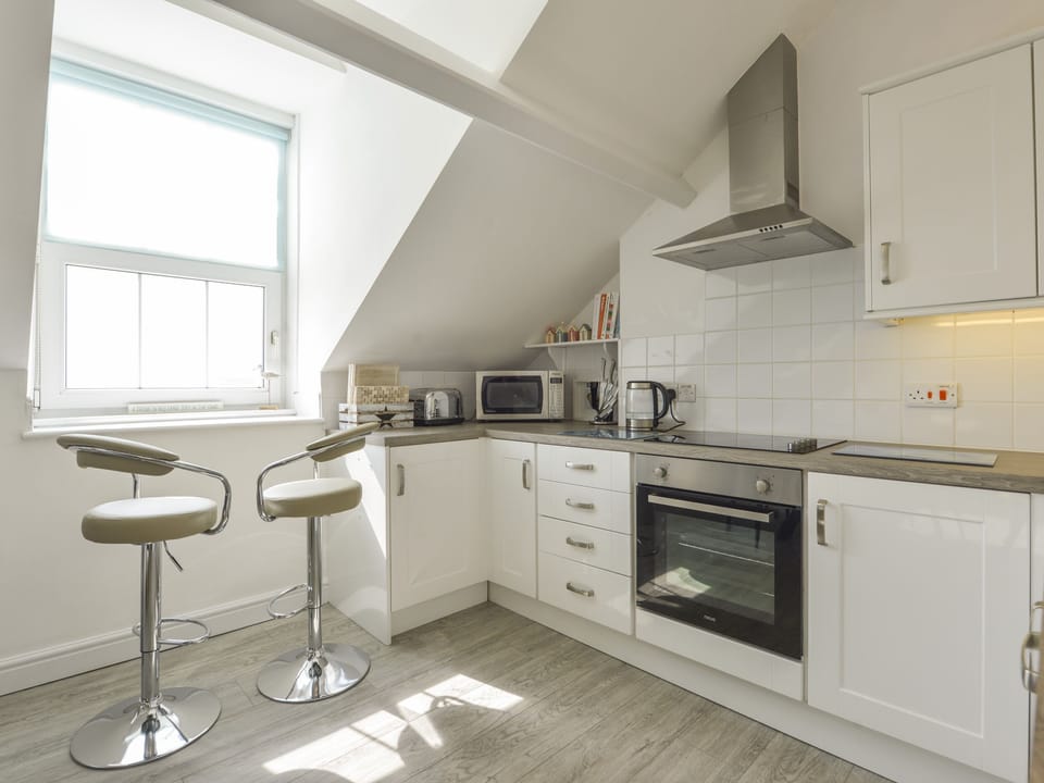 Cottage | Private kitchen | Microwave, dishwasher, electric kettle, toaster