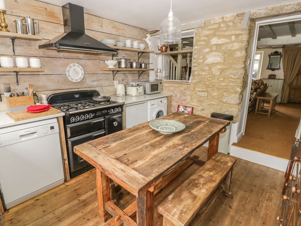 Cottage | Private kitchen | Fridge, stovetop, dishwasher, highchair