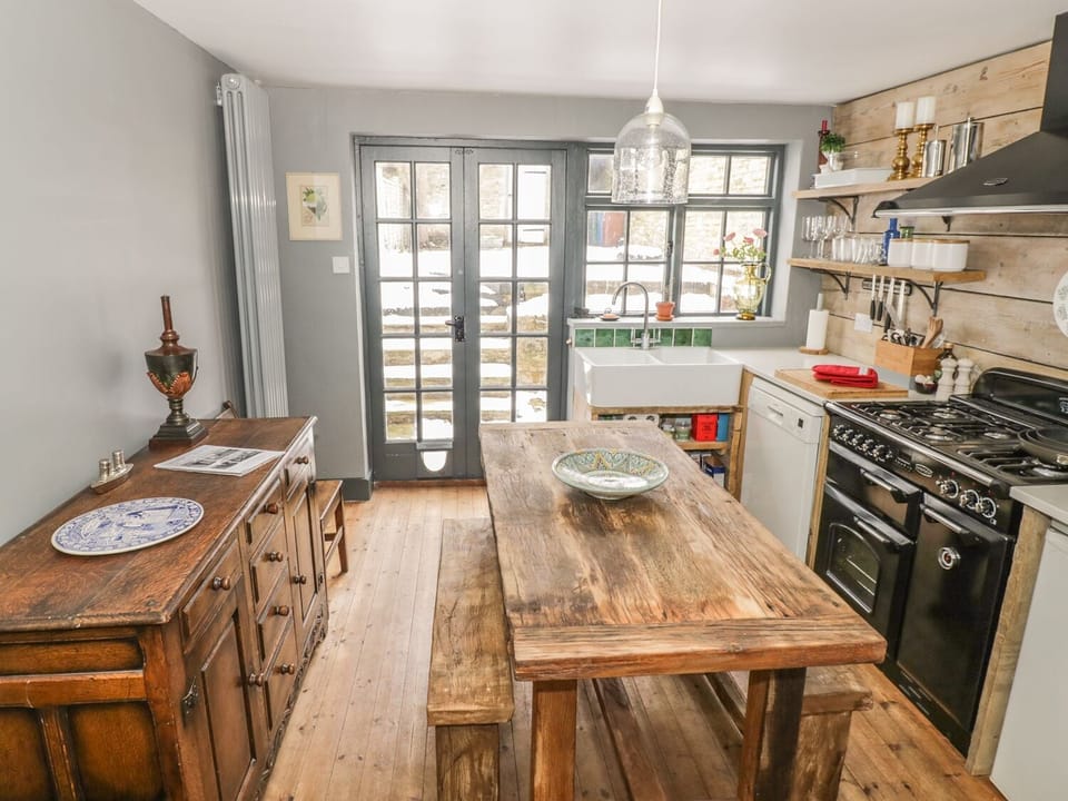Cottage | Private kitchen | Fridge, stovetop, dishwasher, highchair