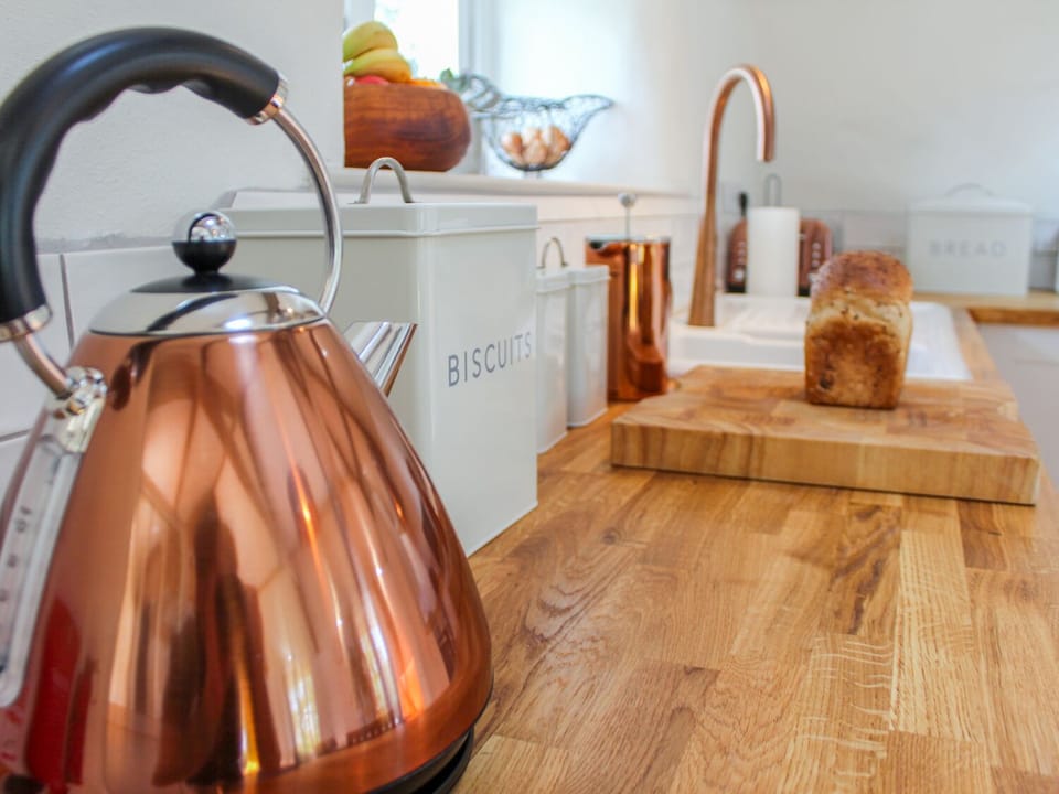 Cottage | Private kitchen | Microwave, stovetop, dishwasher, electric kettle