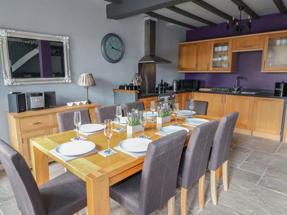 Cottage | Interior