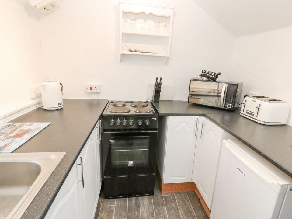 Cottage | Private kitchen | Cookware/dishes/utensils