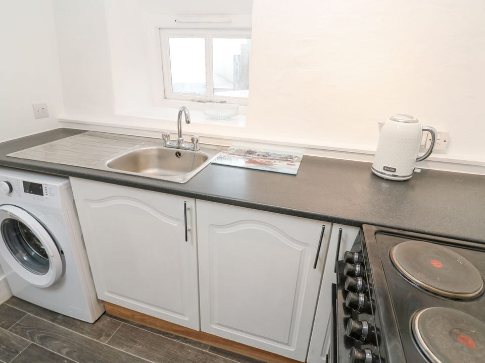 Cottage | Private kitchen | Cookware/dishes/utensils