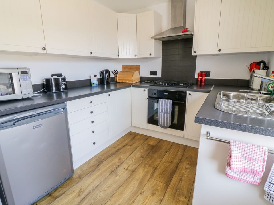 Cottage | Private kitchen | Fridge, microwave, dishwasher, electric kettle