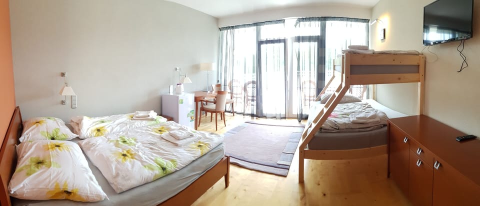 Room | Free WiFi, bed sheets