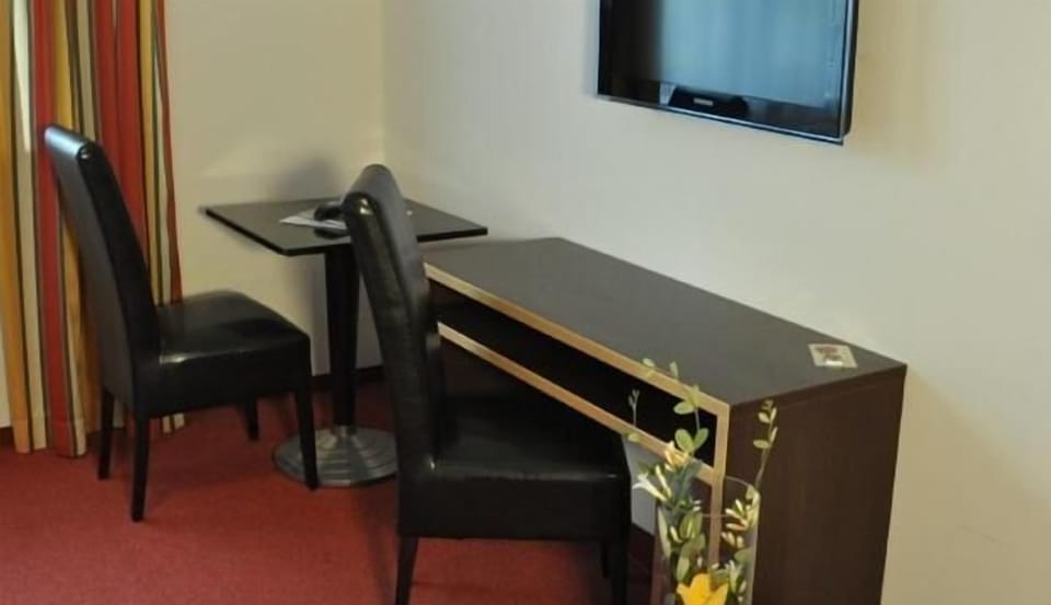 In-room safe, desk, cribs (surcharge), rollaway beds (surcharge)