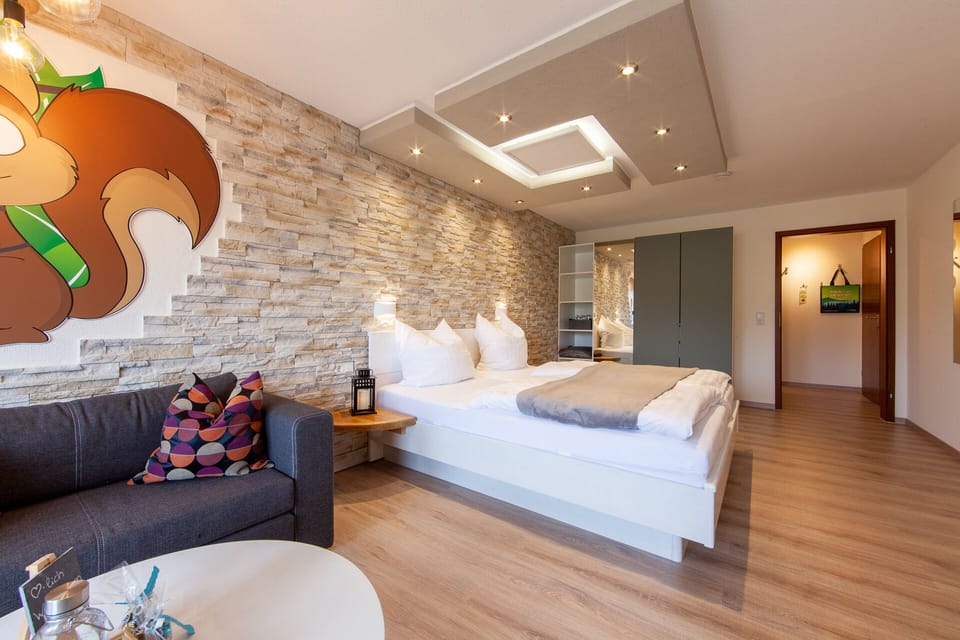 Adventure Suiten | Blackout drapes, free WiFi, bed sheets