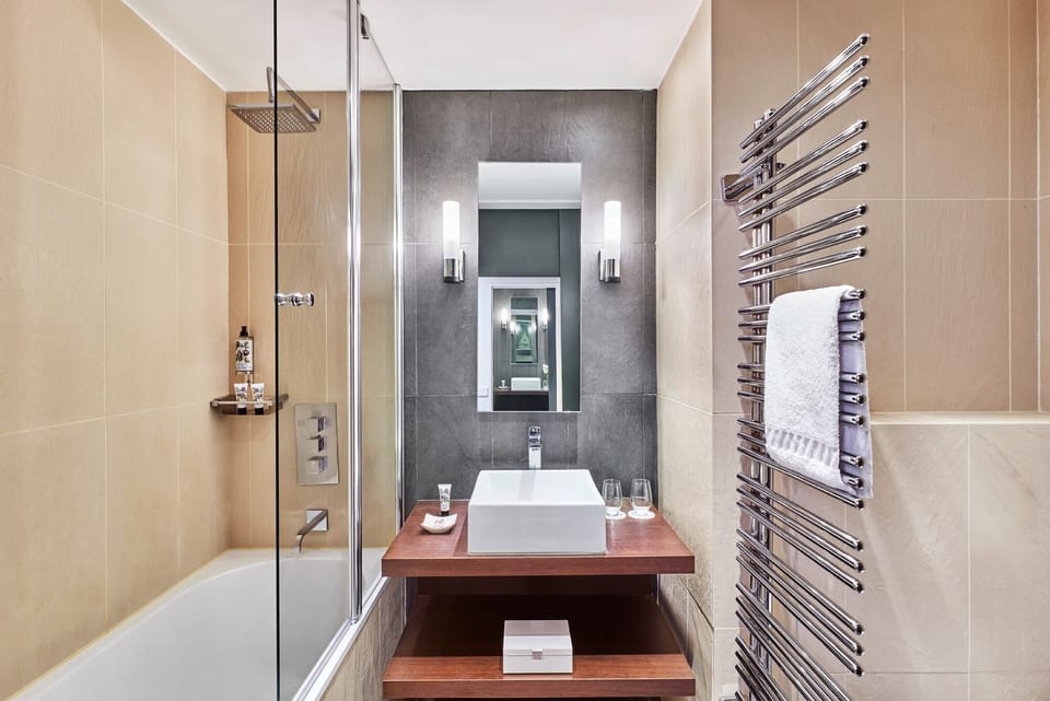 Superior Room, Terrace, Garden View | Bathroom | Bathrobes, towels