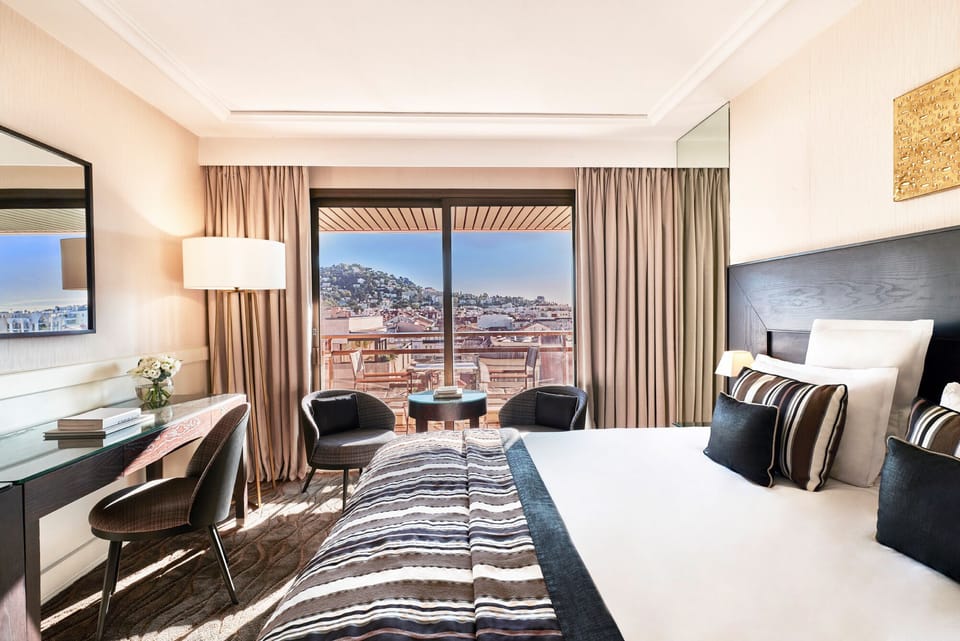 Prestige room, terrace | Premium bedding, minibar, in-room safe, desk