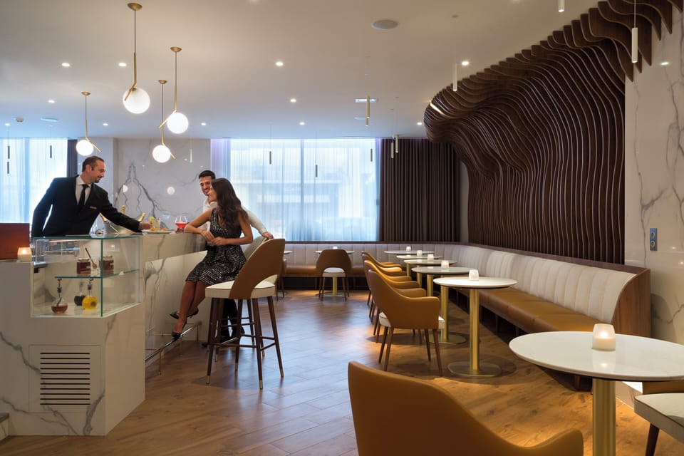 Cocktail bar