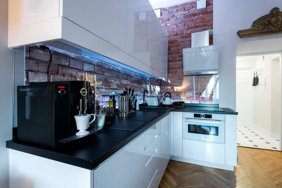 Deluxe Apartment | Private kitchenette | Fridge, microwave, oven, stovetop