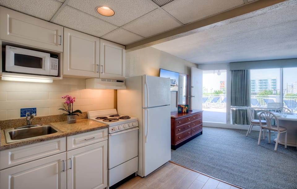 Deluxe Ocean View 3-Room Kitchen Suite | Private kitchenette | Coffee/tea maker