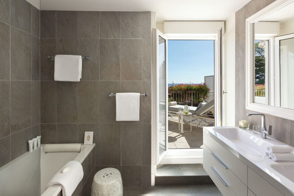 Junior Suite, 1 Double Bed, Sea View (Prestige) | Bathroom | Free toiletries, hair dryer, bathrobes, slippers