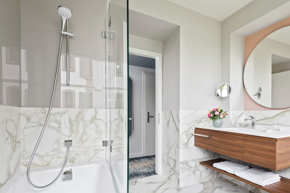 Superior Room, Lake View | Bathroom | Combined shower/tub, free toiletries, hair dryer, bathrobes