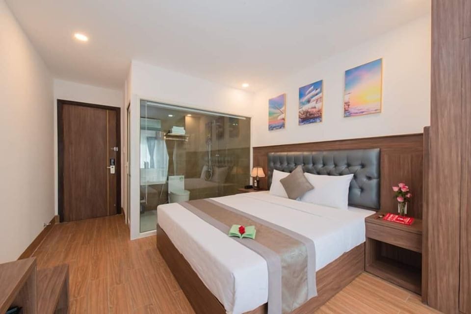 Deluxe Double Room, Balcony, Sea View | Minibar, desk, blackout drapes, soundproofing
