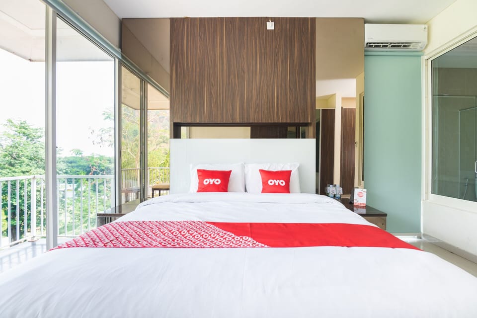 Deluxe Suite | 1 bedroom, desk, free WiFi, bed sheets