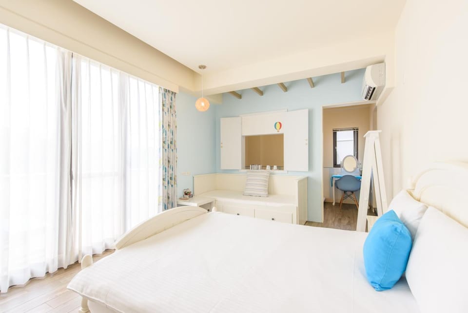 Quadruple Room (201) | Desk, blackout drapes, soundproofing, free WiFi