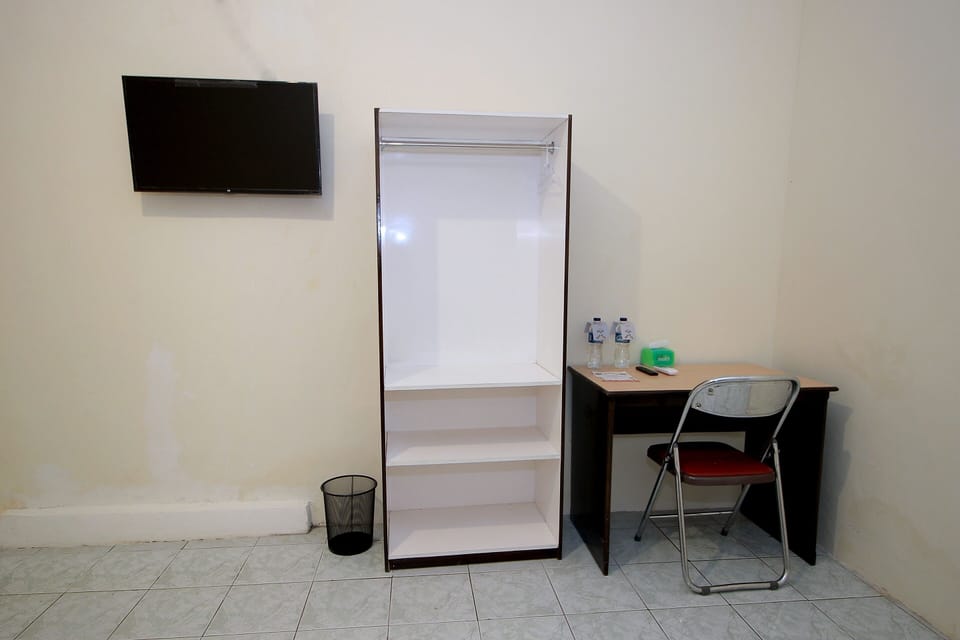 Deluxe Double Room | Television